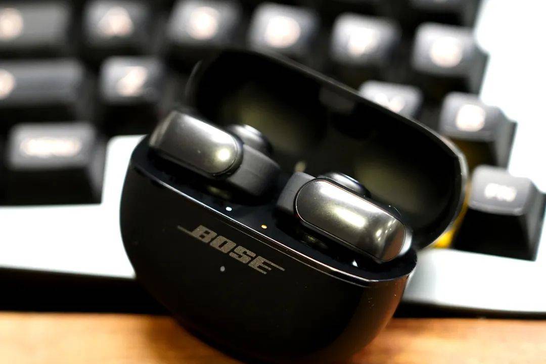 Bose Open Earbuds Ultra ：实现全天无感佩戴的开放式耳机