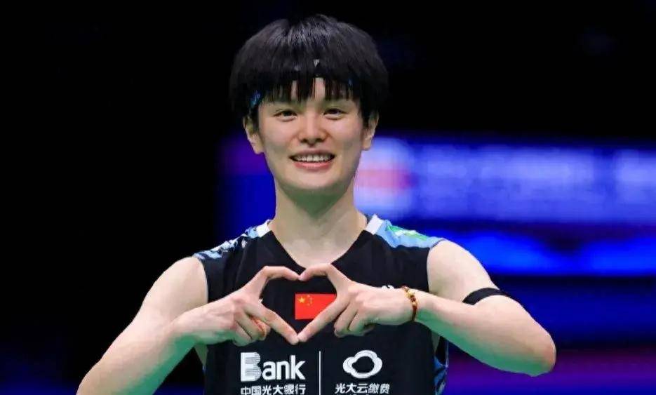 2-0爆大冷！何冰娇横扫世界第一安洗莹，男双强档止步八强