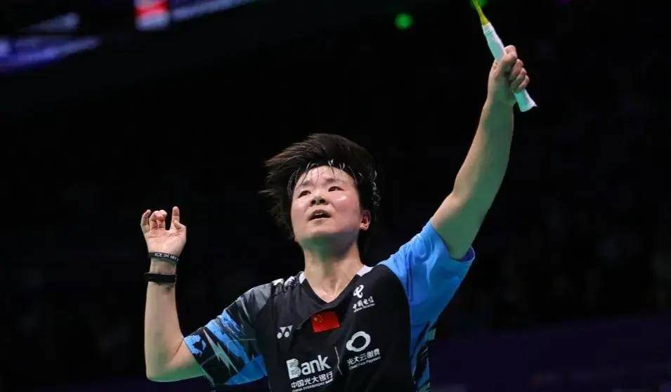 2-0爆大冷！何冰娇横扫世界第一安洗莹，男双强档止步八强