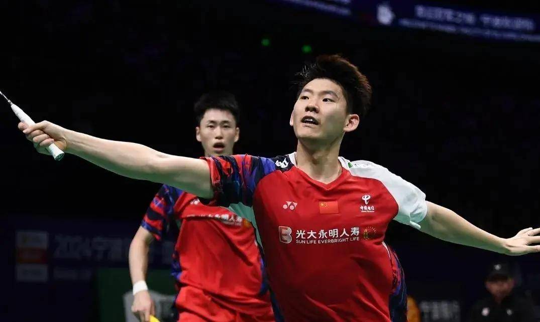 2-0爆大冷！何冰娇横扫世界第一安洗莹，男双强档止步八强