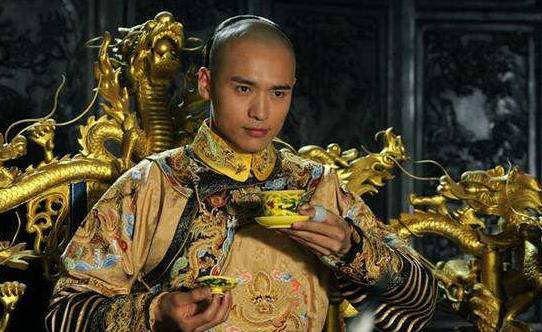 皇帝的“龙袍”不能用水洗，要是穿脏了怎么办？让人想不到