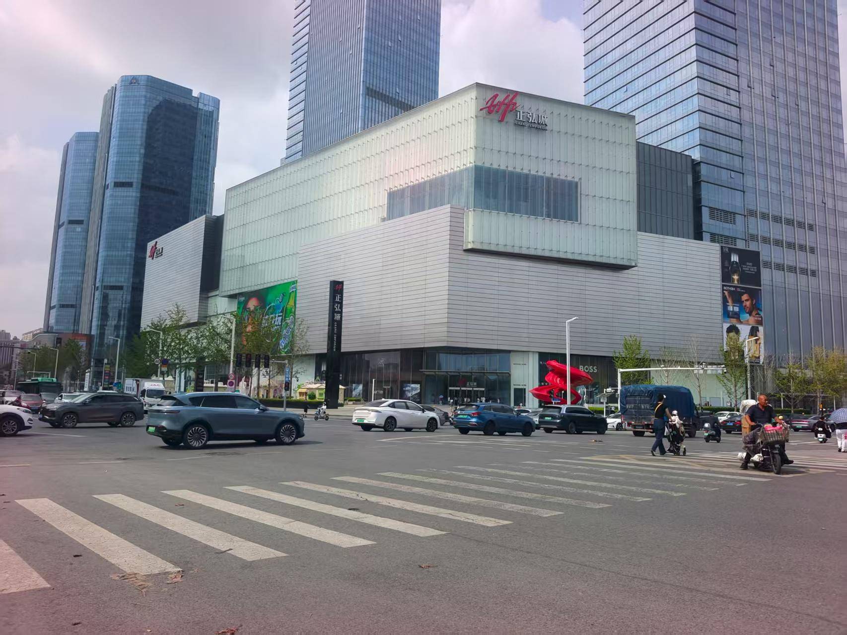 雨后放晴，郑州市区交通秩序已恢复正常
