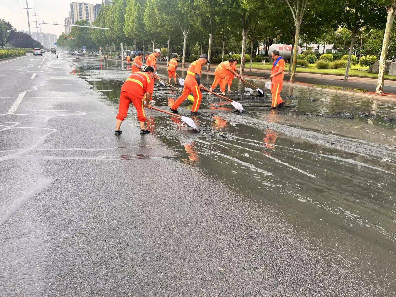 雨后放晴，郑州市区交通秩序已恢复正常